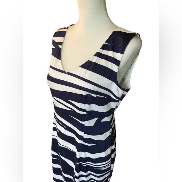 Nine West Ivory & Navy Blue Graphic Line Stretch Cotton V-neck Sheath Dress,Sz 8 - Picture 3 of 9